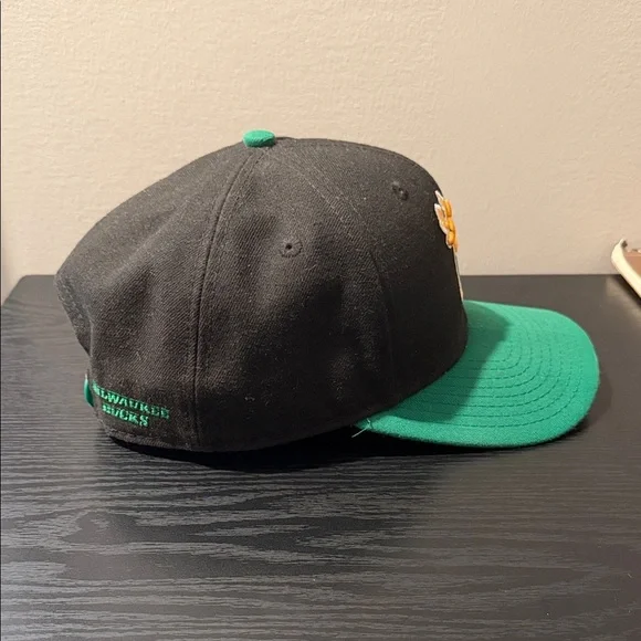 Vintage Milwaukee Bucks New Era 9Fifty SnapBack - Picture 4 of 9